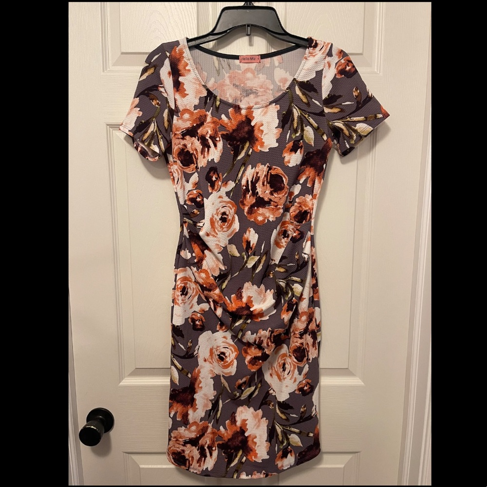 MATERNITY ALERT! 💗💙 Floral maternity dress